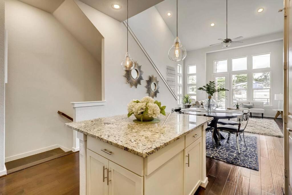 Gorgeous 4 Bed Home On St Mary'S - Minutes To Riverwalk/Pearl San Antonio Luaran gambar