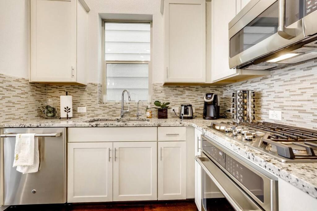 Gorgeous 4 Bed Home On St Mary'S - Minutes To Riverwalk/Pearl San Antonio Luaran gambar